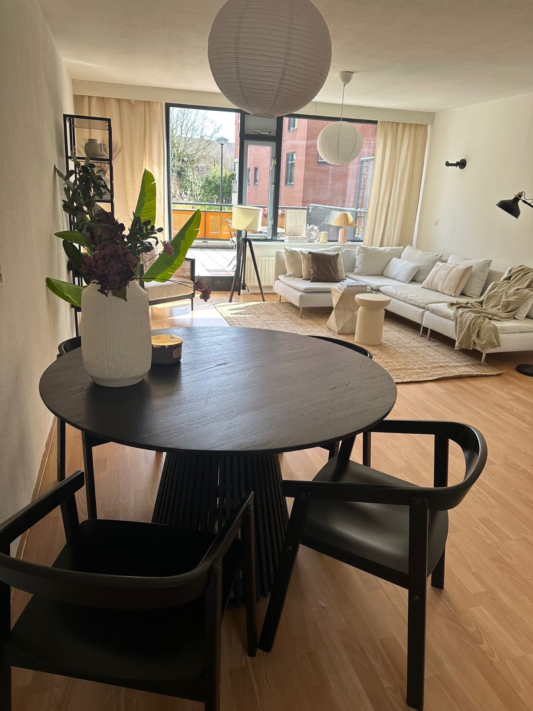 Parmentierweg 121 — woonkamer na styling